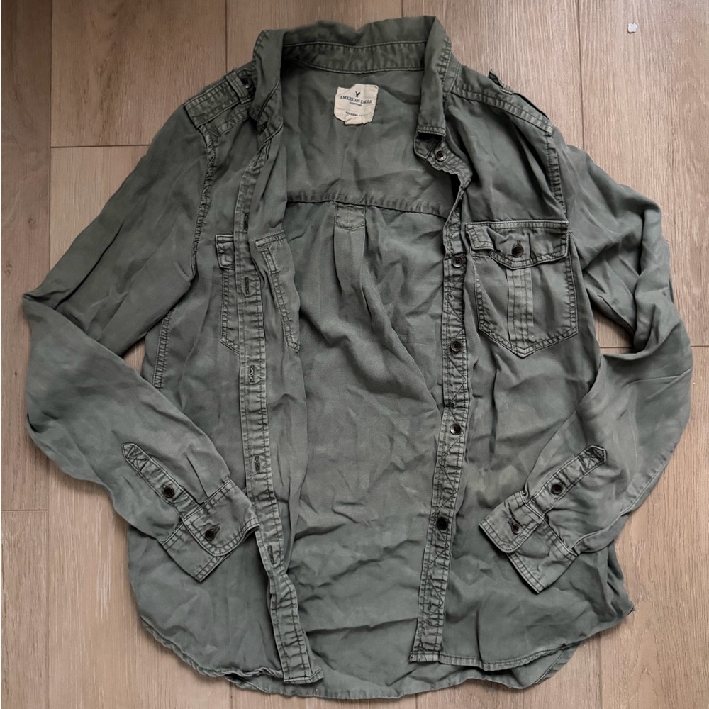 American Eagle Button Up